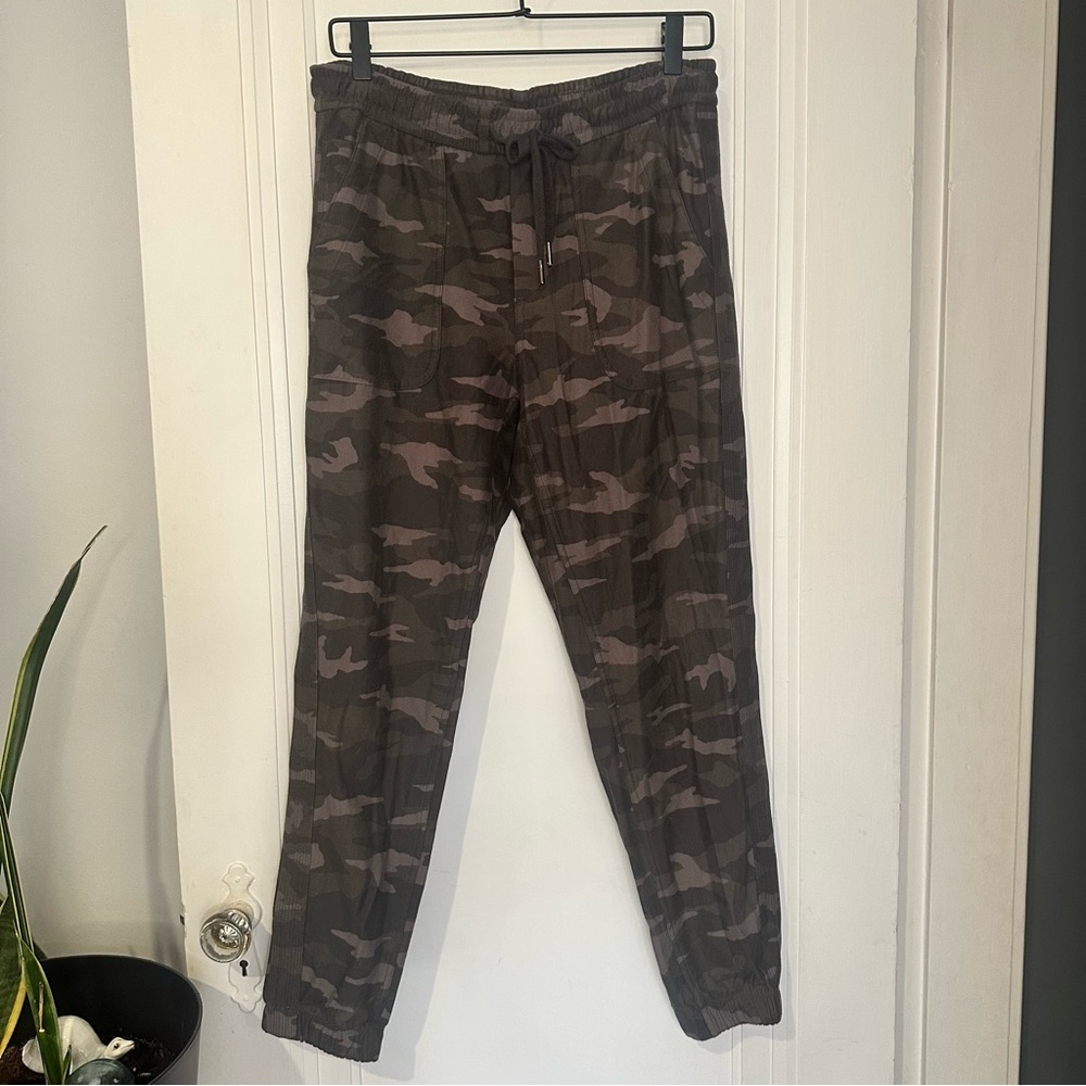 Athleta Camo Farallon Joggers in Olive Green
